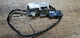  Замок двери передней левой Mazda 323 F Арт 88299106, вид 1