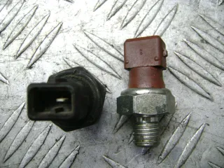 8611273, 2367061, 7620512, 7568480, 1710509, 0150684, 1730160 Датчик давления масла BMW Z4 E85/E86 Арт 88409498