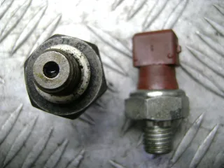 Датчик давления масла BMW Z4 E85/E86 2002г. 8611273, 2367061, 7620512, 7568480, 1710509, 0150684, 1730160 - Фото 2