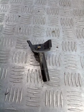 3C9810899 Крепление лючка топливного бака Volkswagen Passat B6 2.0л ( ) Арт 88539228, вид 3