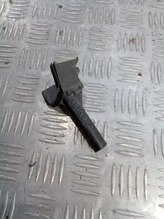 3C9810899 Крепление лючка топливного бака Volkswagen Passat B6 2.0л ( ) Арт 88539228, вид 4