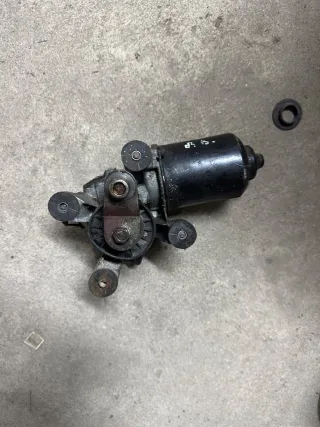  Моторчик стеклоочистителя переднего Mazda 121 2 Арт 88979710, вид 1