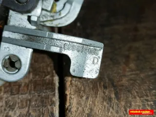 893862055D  Кнопка открытия багажника Audi 100 C3 Арт 90252152, вид 4