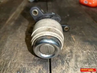 893827539 Кнопка открытия багажника Audi 100 C3 Арт 90252382, вид 4