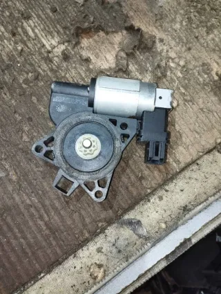  Моторчик стеклоподъемника задний правый Mazda 3 BK Арт 90433528, вид 1