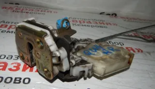 825025P010 Замок двери задний правый Nissan Bluebird G10 Арт 6153, вид 1