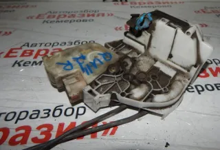 825025P010 Замок двери задний правый Nissan Bluebird G10 Арт 6153, вид 2