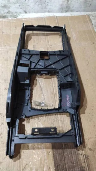 4f1864261 Накладка декоративная центральной консоли Audi A6 C6 (S6,RS6) Арт 91173660, вид 2