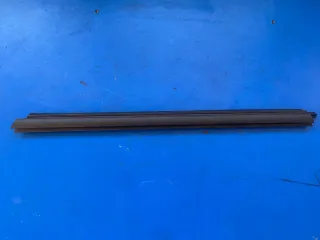 A1667352300, A1667352400 Молдинг стекла двери задней правой внутренний Mercedes GLS X166 Арт 91176278, вид 1