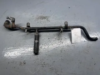 XF5Z-6758-AA, XF5Z-6758-BA	 Трубка охлаждающей жидкости металлическая Nissan Quest 2 3.3л Арт 91370118, вид 1