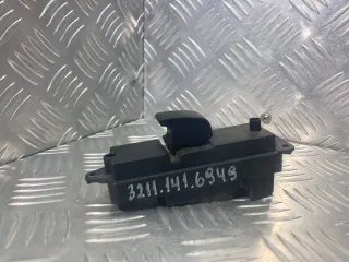 BP4K66370 Кнопка стеклоподъемника переднего правого Mazda 3 BK Арт 32111416949, вид 1