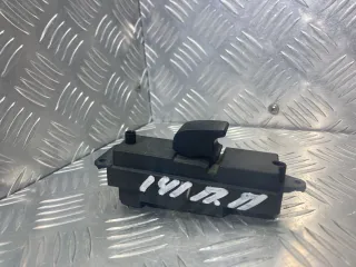 BP4K66370 Кнопка стеклоподъемника переднего правого Mazda 3 BK Арт 32111416949, вид 2