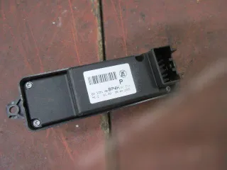  Кнопка стеклоподъемника переднего правого Mazda 3 BK Арт 139513991, вид 2