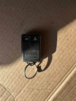308511156 Брелок (пульт дистанционного управления) Volvo S40 1 Арт 91878895, вид 1