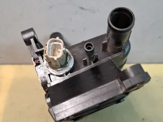  Фланец (тройник) системы охлаждения Mazda 3 BK Арт 316844, вид 5