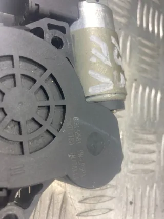 GJ6A5958X Моторчик стеклоподъемника передний левый Mazda 3 BK Арт 52411359095, вид 4