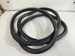 4B9833721 Уплотнитель двери задней правой Audi A6 C5 (S6,RS6) Арт 92095721, вид 1