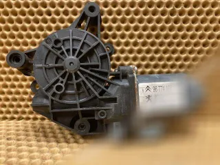 9677416880 Моторчик стеклоподъемника передний правый Citroen C-Elysee Арт G7714, вид 1