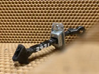  Ограничитель открывания двери передней Mazda 3 BK Арт G7731, вид 1