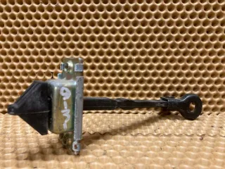  Ограничитель открывания двери передней Mazda 3 BK Арт G9131, вид 1