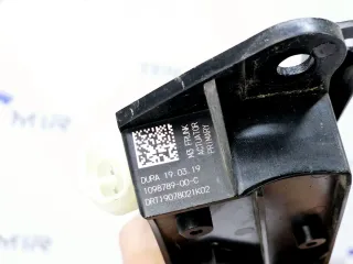 1033010-00,1098789-00 Электропривод замка капота левый Tesla model 3 Арт 28360, вид 3