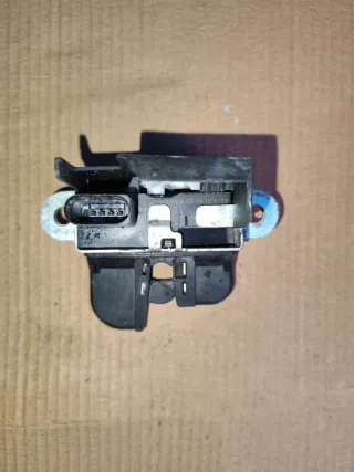1K6827505F Замок крышки багажника Seat Leon 3 Арт 93250848, вид 3