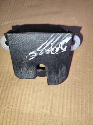 1K6827505F Замок крышки багажника Seat Leon 3 Арт 93250848, вид 1
