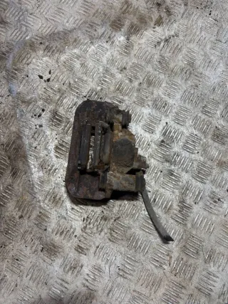  Суппорт тормозной передний правый Mazda 121 2 Арт 93621211, вид 2