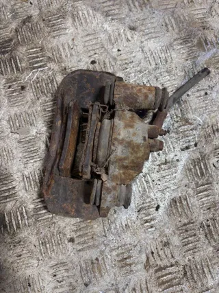  Суппорт тормозной передний левый Mazda 121 2 Арт 93621403, вид 2