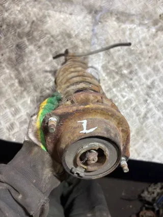  Стойка амортизатора переднего левого Mazda 121 2 Арт 93621437, вид 1