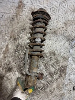  Стойка амортизатора переднего левого Mazda 121 2 Арт 93621437, вид 2