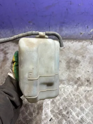  Расширительный бачок Mazda 121 2 Арт 93621443, вид 1