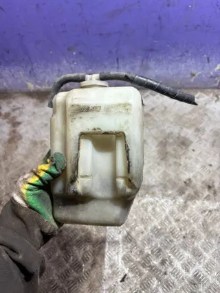  Расширительный бачок Mazda 121 2 Арт 93621443, вид 2