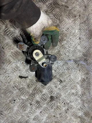 8491006384 Моторчик стеклоочистителя переднего Mazda 121 2 Арт 93621455, вид 2