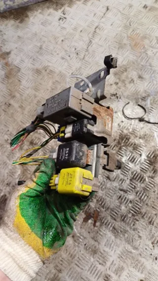  Блок реле Mazda 121 2 Арт 93622102, вид 2