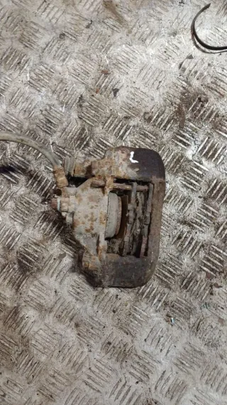  Суппорт тормозной передний левый Mazda 121 2 Арт 93622111, вид 1