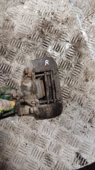  Суппорт тормозной передний правый Mazda 121 2 Арт 93622112, вид 1