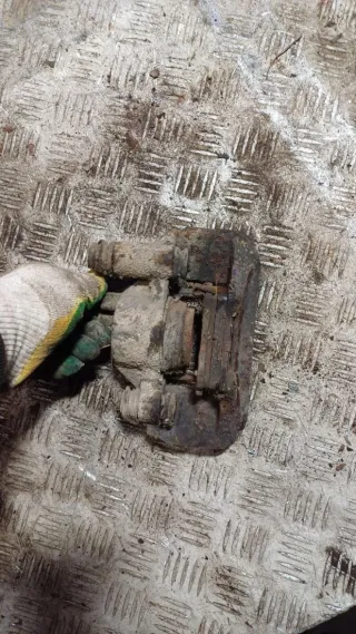  Суппорт тормозной передний правый Mazda 121 2 Арт 93622112, вид 2