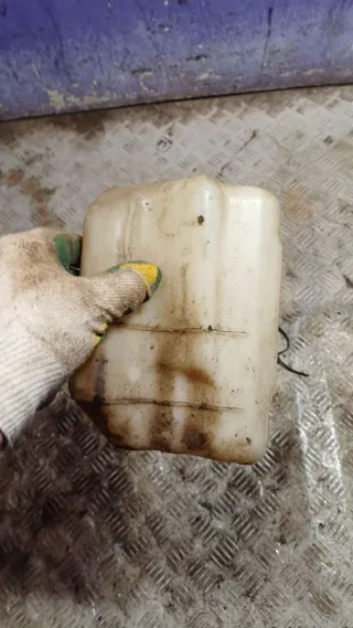  Расширительный бачок Mazda 121 2 Арт 93622114, вид 1