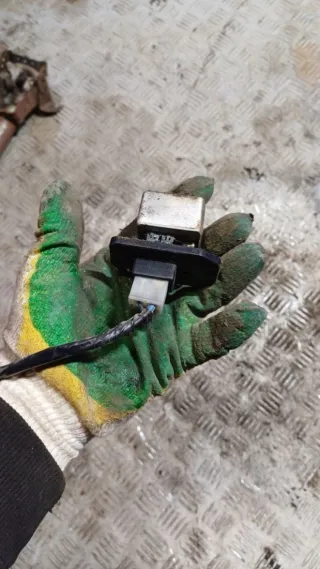  Сопротивление печки Mazda 121 2 Арт 93622123, вид 1