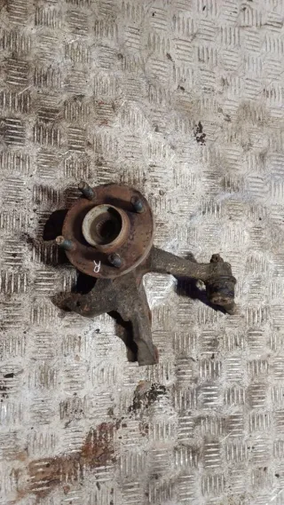  Ступица передняя правая Mazda 121 2 Арт 93622131, вид 1