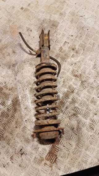  Стойка амортизатора переднего правого Mazda 121 2 Арт 93622133, вид 2