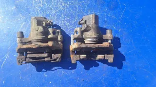  Суппорт тормозной передний правый Mazda 3 BK Арт 93929994, вид 2