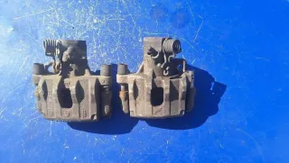  Суппорт тормозной передний правый Mazda 3 BK Арт 93929994, вид 1