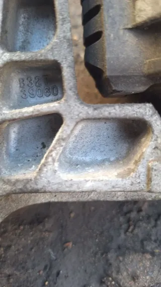 B32T39060 Кронштейн двигателя Mazda 3 BK 1.6л HDI Арт 93930015, вид 2