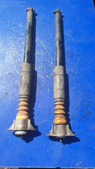  Амортизатор задний левый Mazda 3 BK Арт 93936545, вид 1