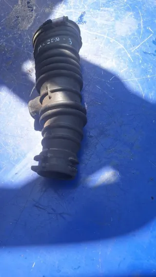  Патрубок воздушного фильтра Mazda 3 BK Арт 93937260, вид 1