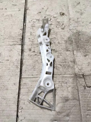  Кронштейн крепления бампера заднего Mazda 3 BK Арт 94480936, вид 1