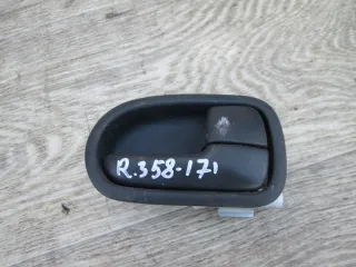  Ручка внутренняя задняя правая Mazda 626 GE Арт 58-171, вид 1