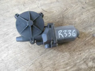  Моторчик стеклоподъемника передний правый Nissan Primera 12 Арт R-336, вид 1